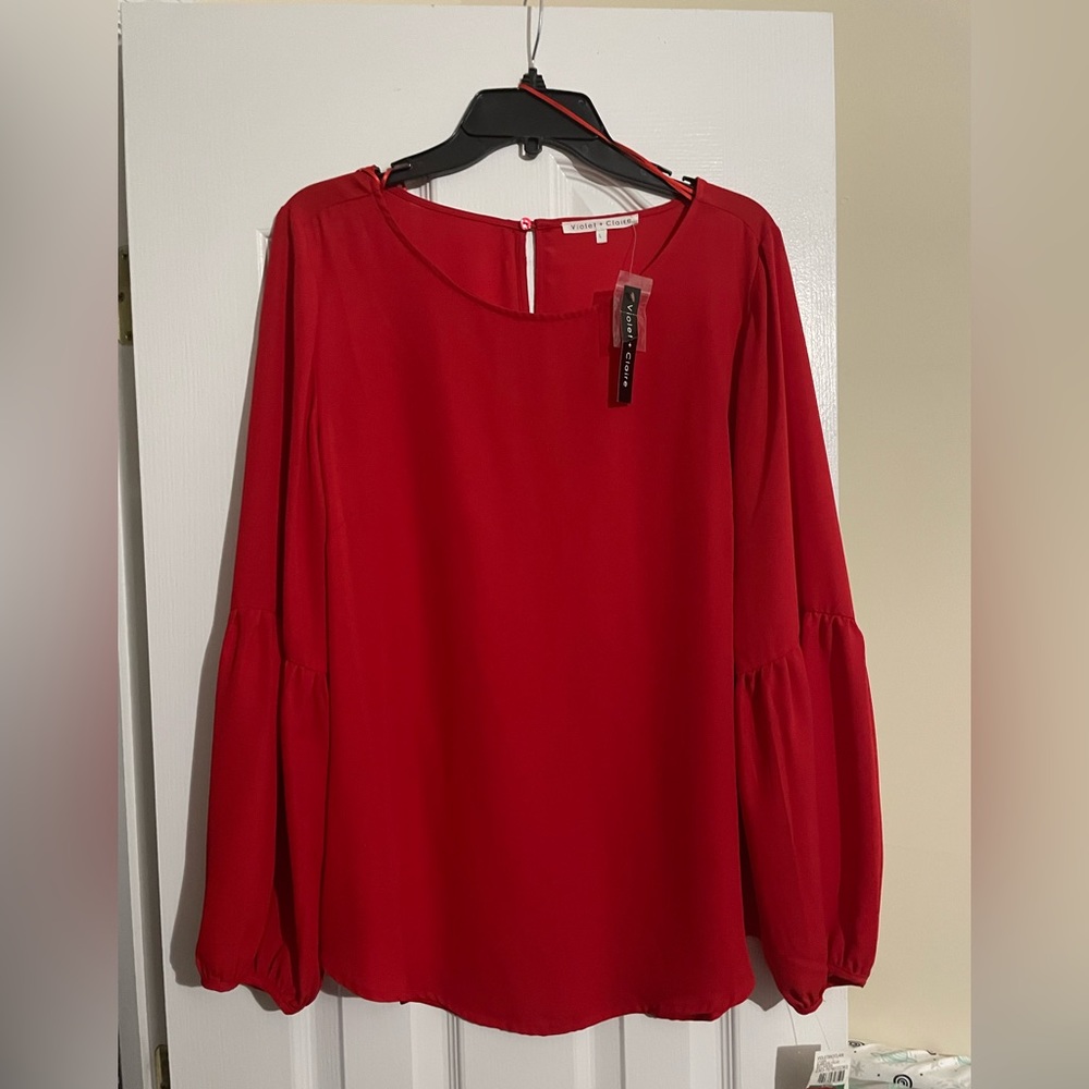 Womens red top. Size L. NWT
